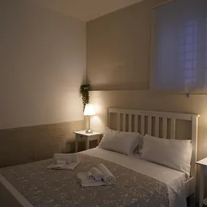 https://casa-ferrara-catania.taorminaitalyhotels.com
