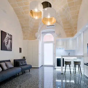https://dimora-kaemca.lecce-hotels.com